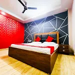 Comfort Inn 2Mint Walk Hazrat Nizamuddin Railway Station
